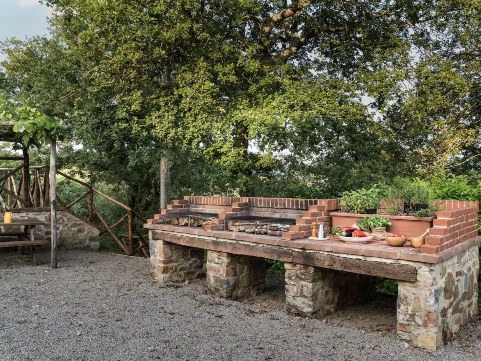 Wohnung in Bucine mit Großem Garten - Draußen