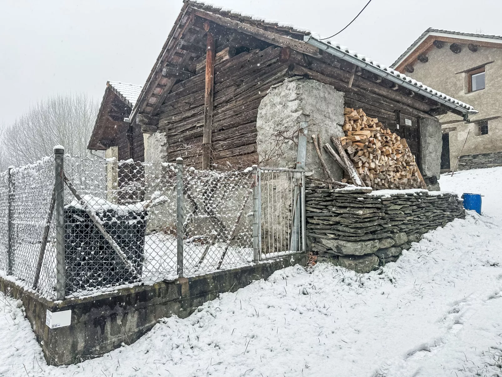 Waterfall House - Draußen