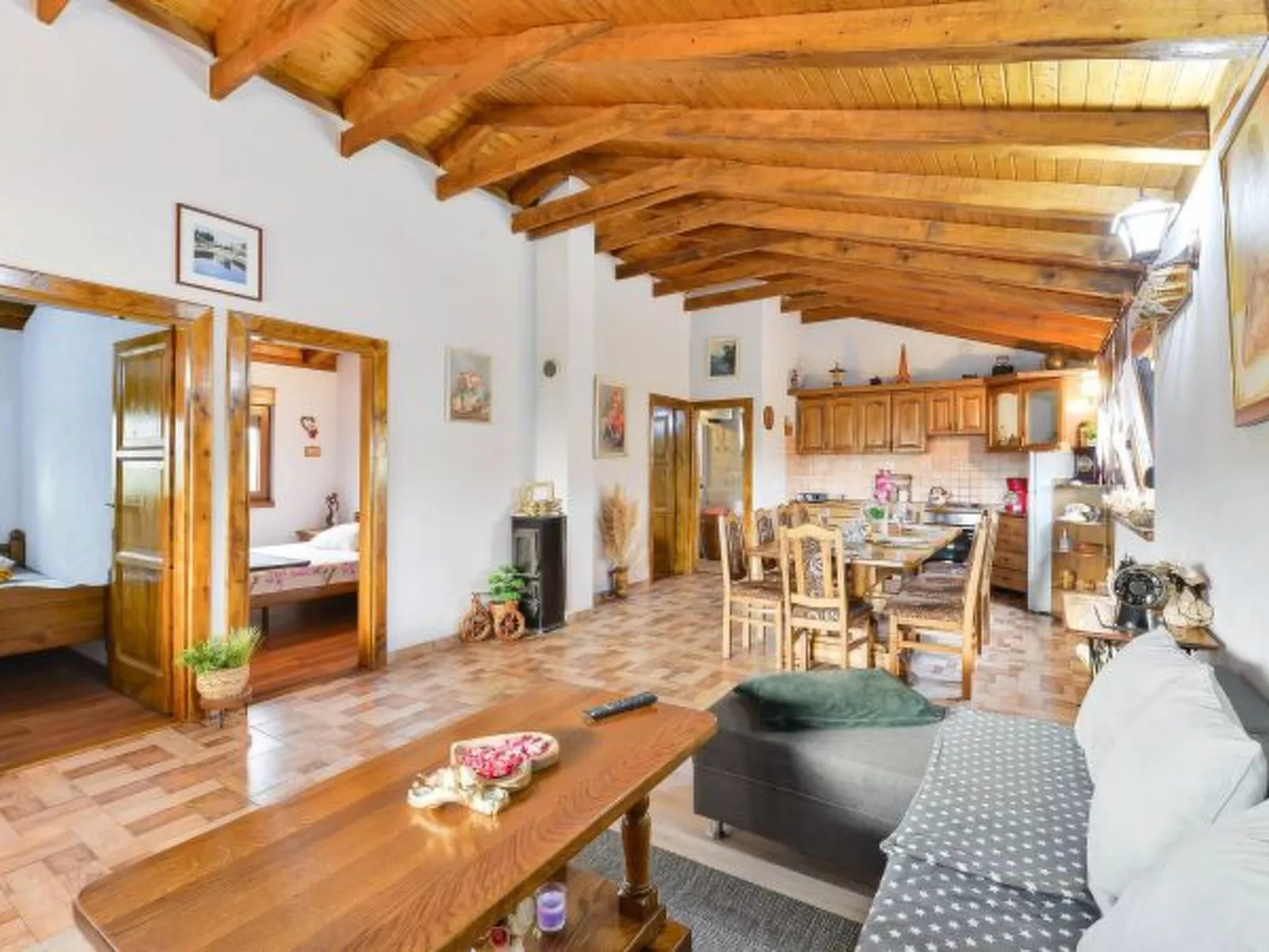 Villa Serena with pool - Image-tags.info