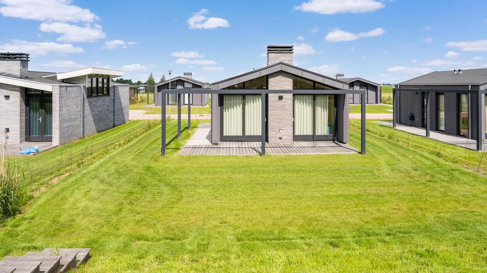 Strand - Exterior in summer