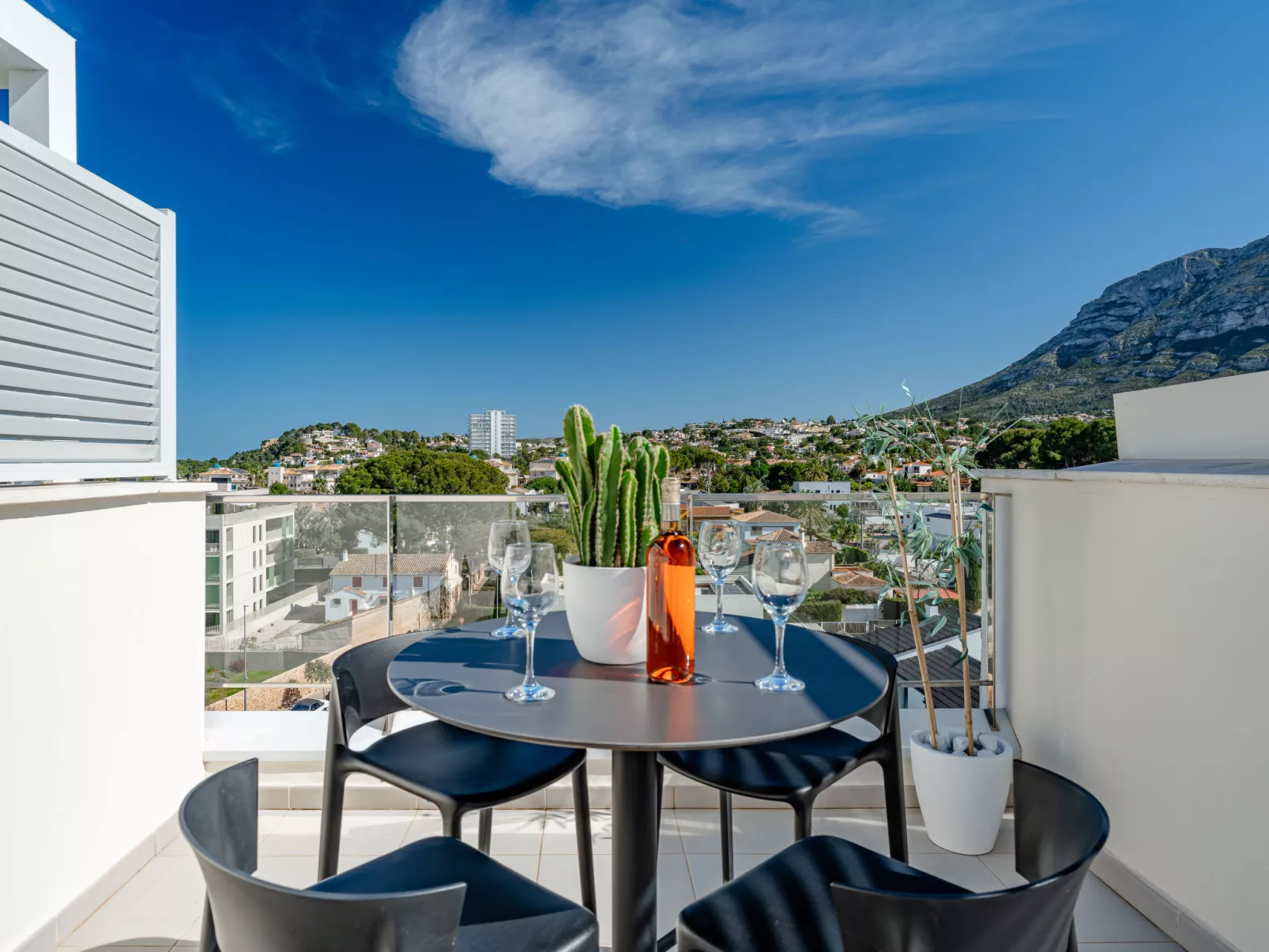 Marina Real I - Draußen