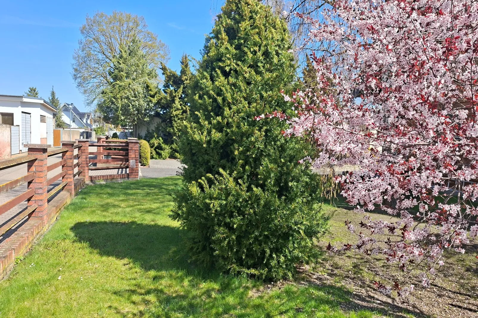 Ferienwohnung OG Staßfurt Schnittke - Jardins en été