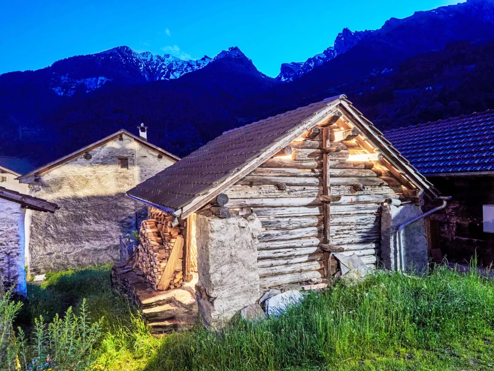 Waterfall House - Draußen