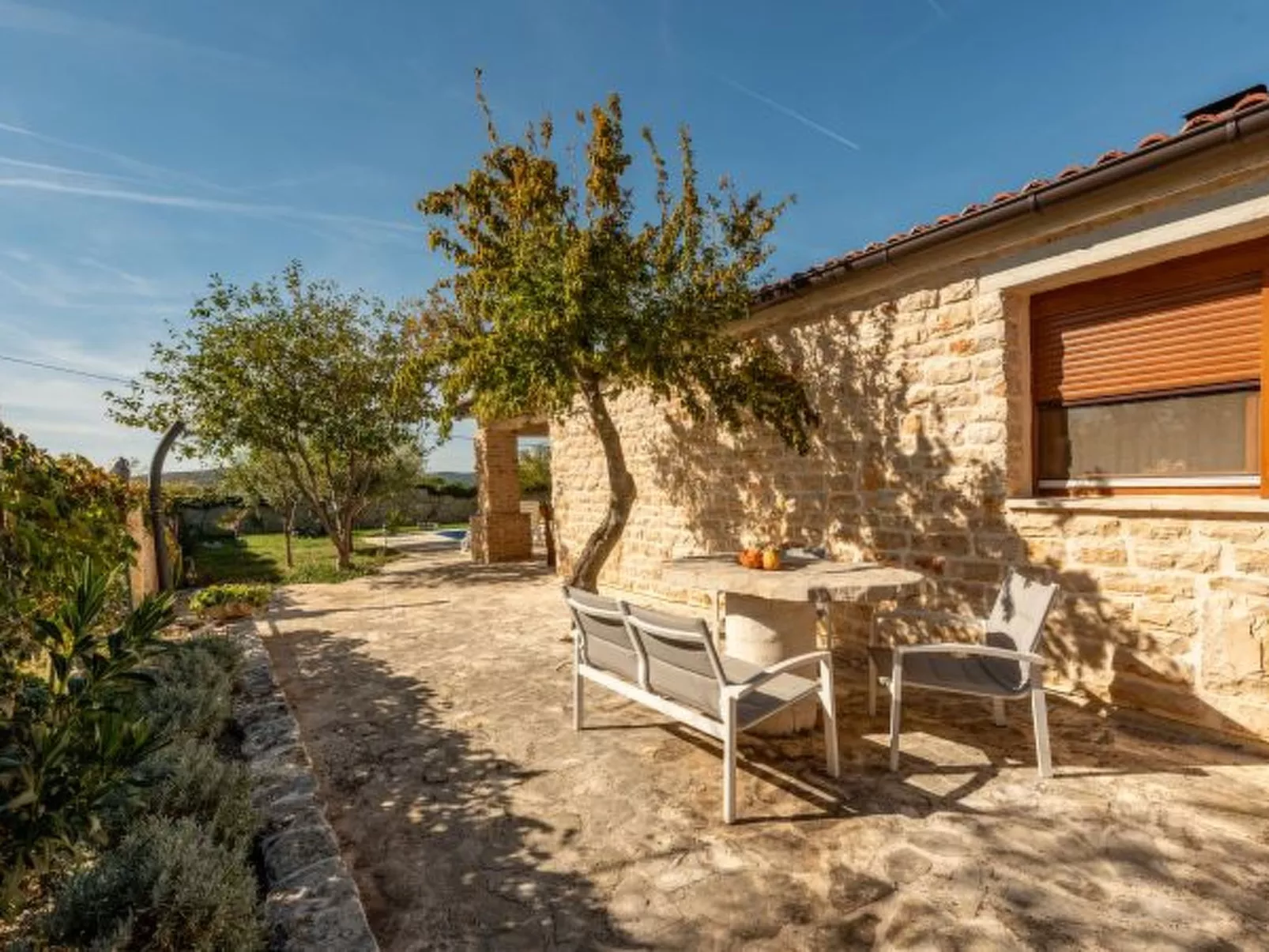 Villa Serena with pool - Image-tags.info