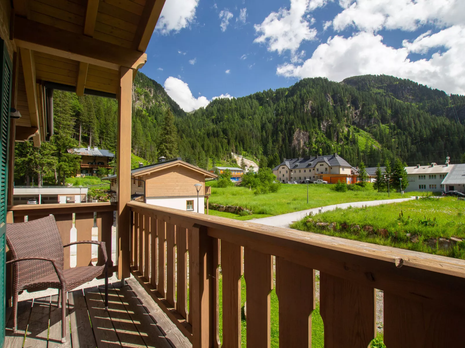 Lodge Adlerhorst 178 im Tauerndorf Enzingerboden - Draußen