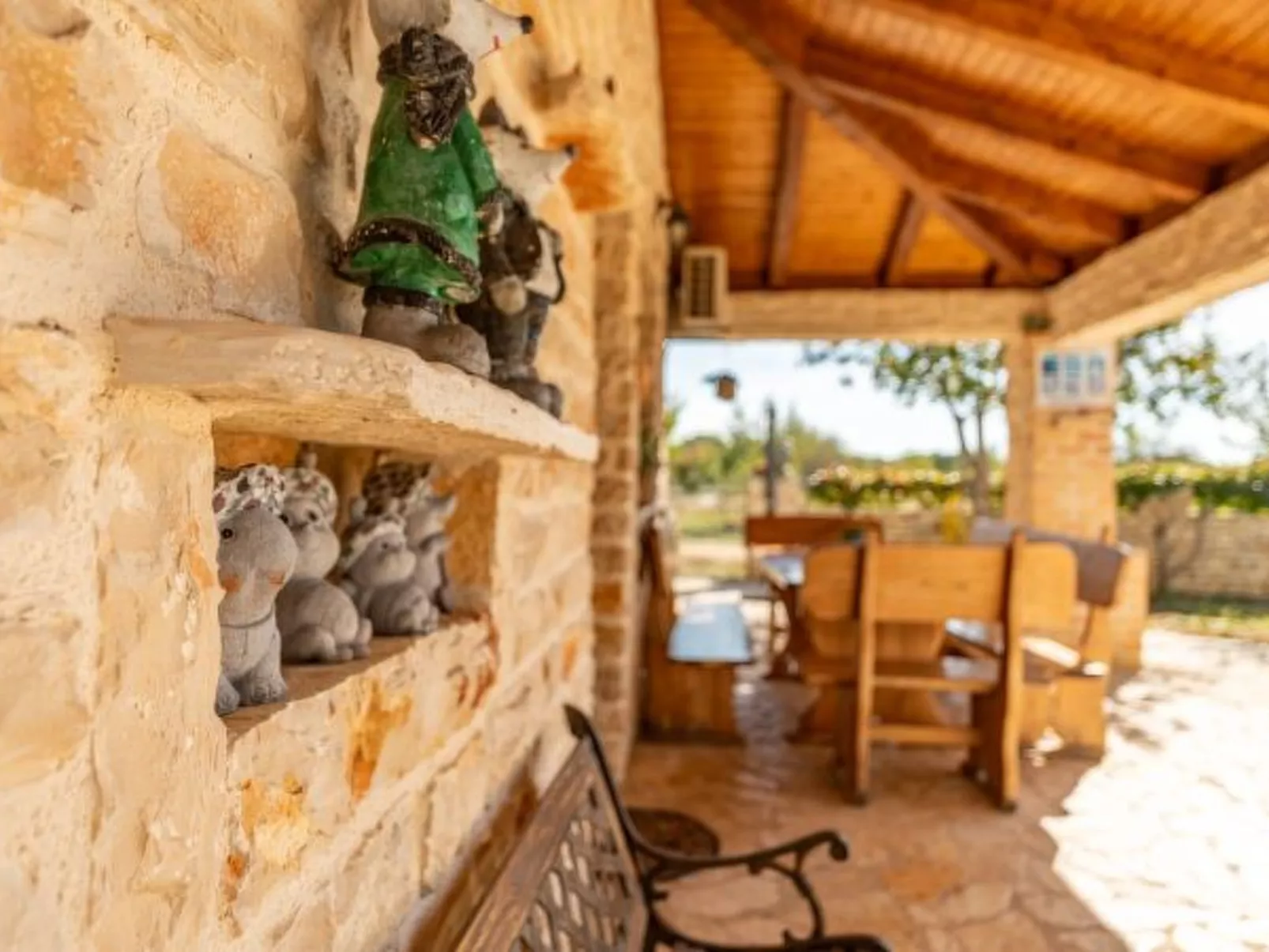 Villa Serena with pool - Image-tags.info