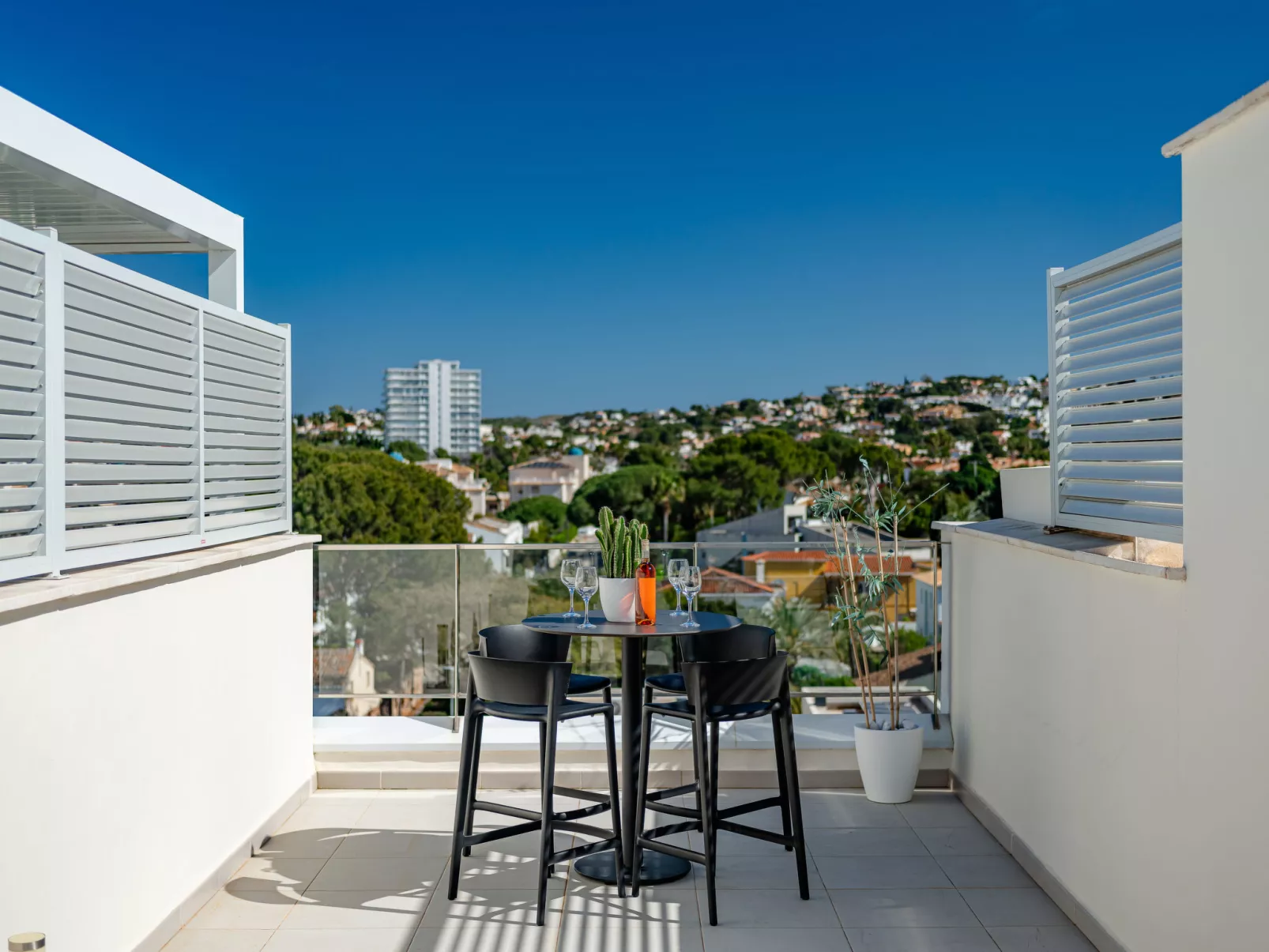 Marina Real I - Draußen