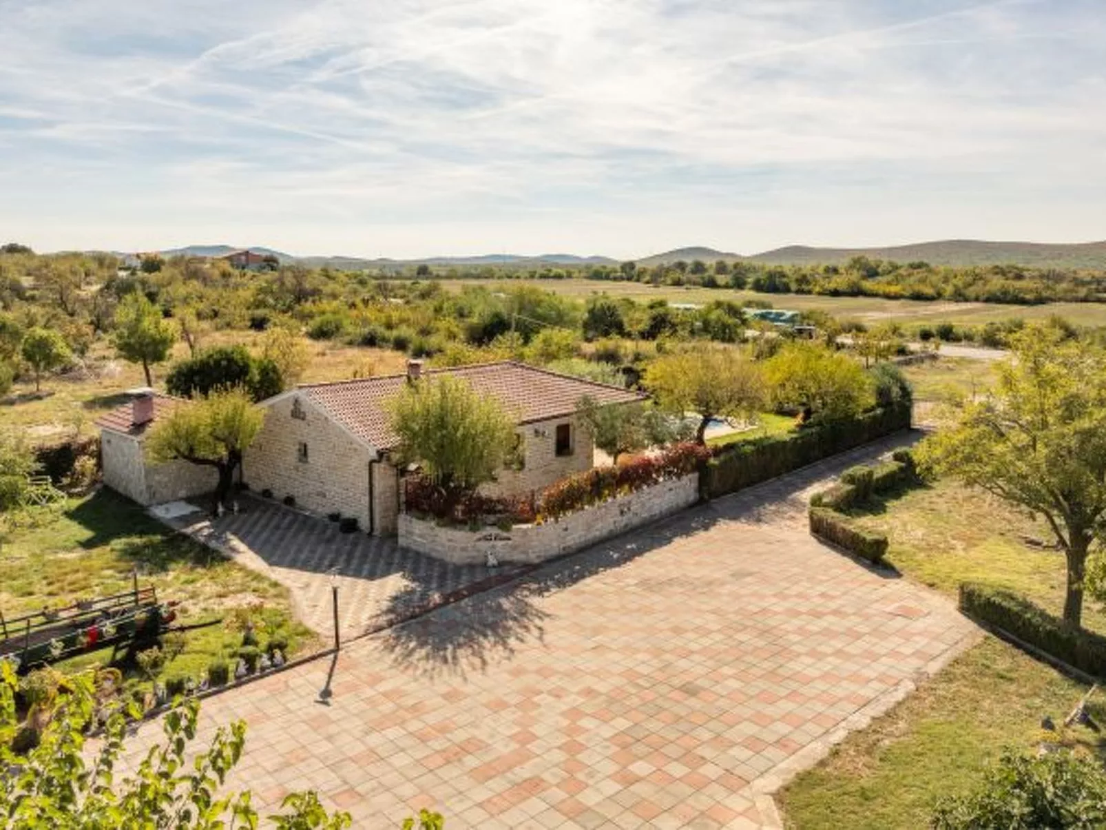 Villa Serena with pool - Image-tags.info