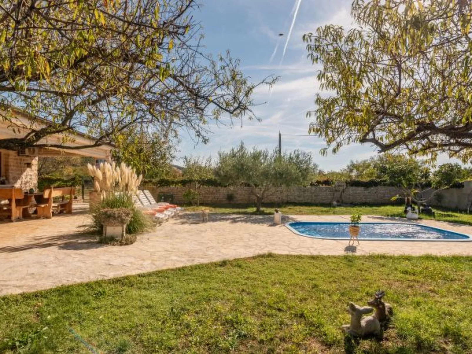 Villa Serena with pool - Image-tags.info