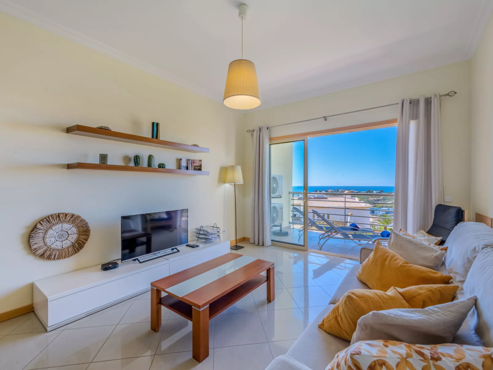 Vista Mar - Inside
