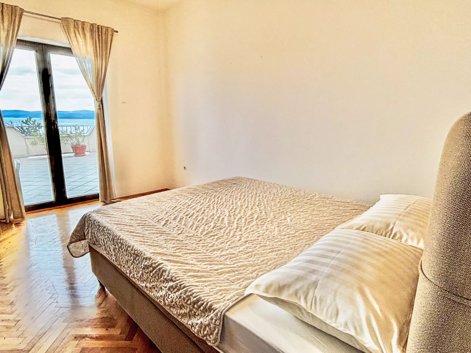 In Crikvenica mit Meerblick - Drinnen