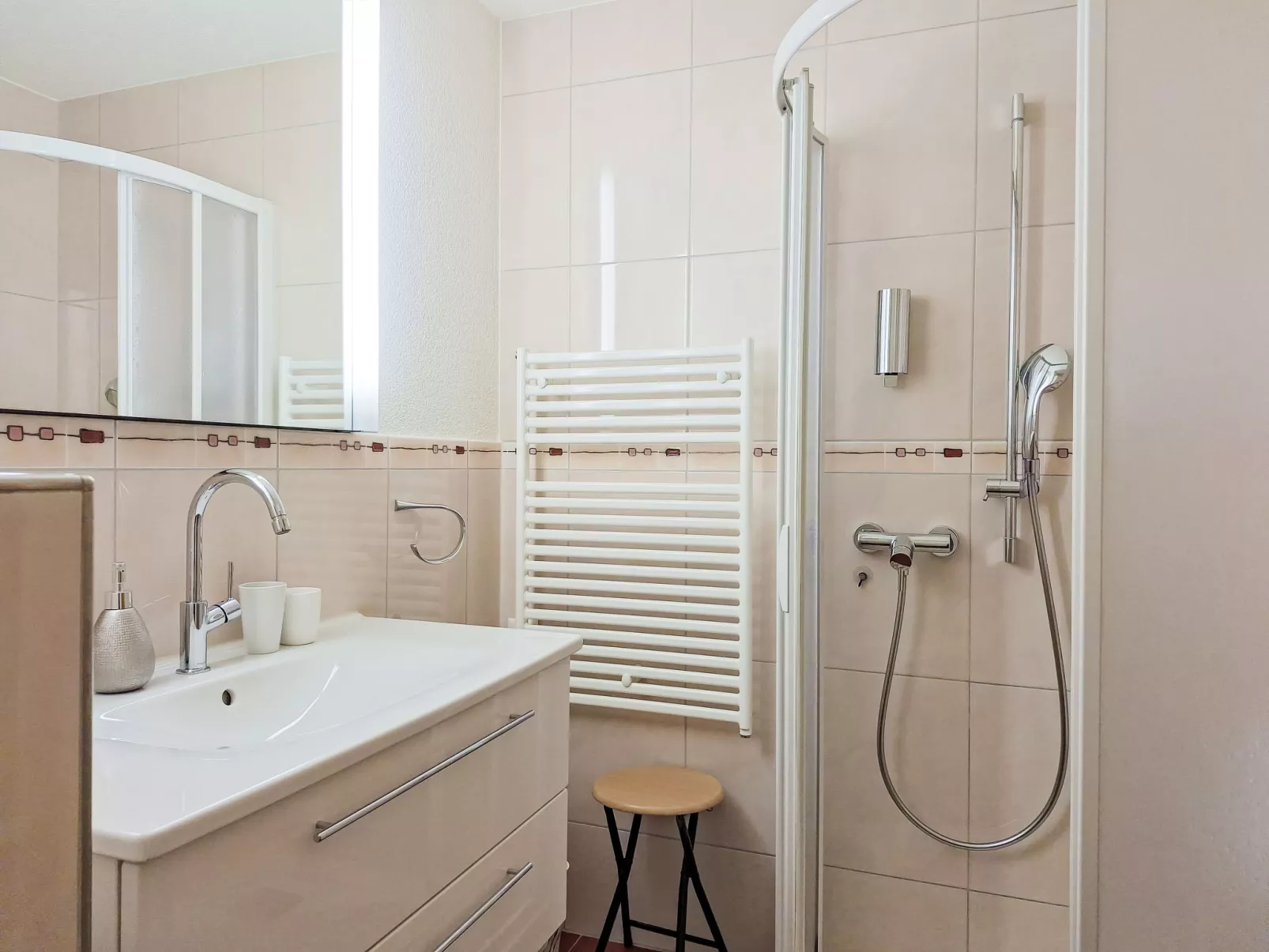 Beatrice Garden - Drinnen