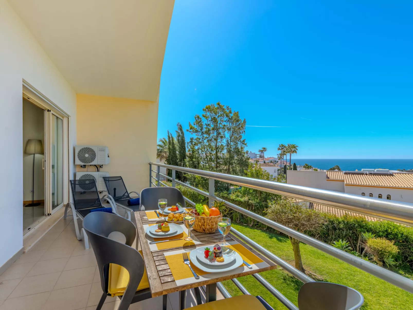Vista Mar - Outside