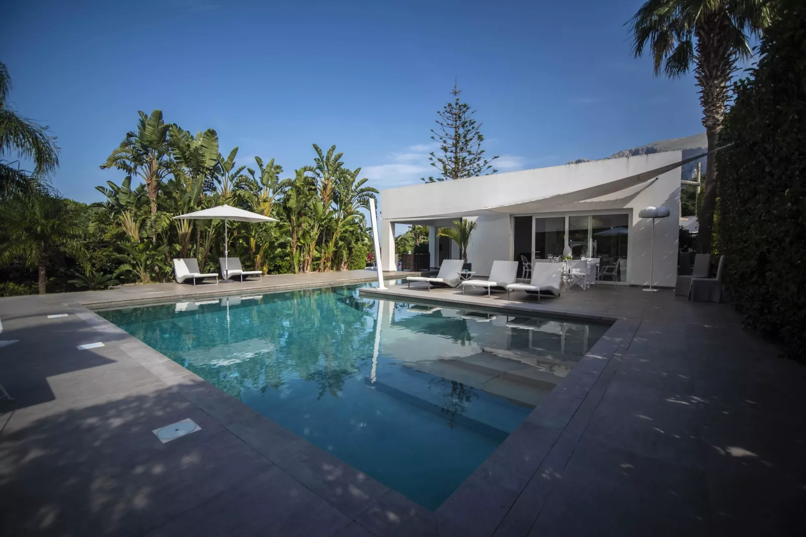 Re di Denari - Exterior in summer
