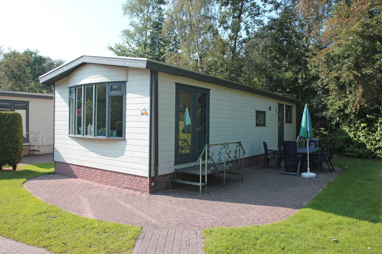 Vakantiepark Bergumermeer 8 - Außenbereich Sommer