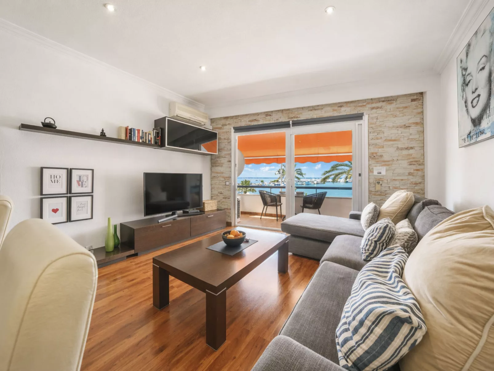 Marina Sea Views - Drinnen