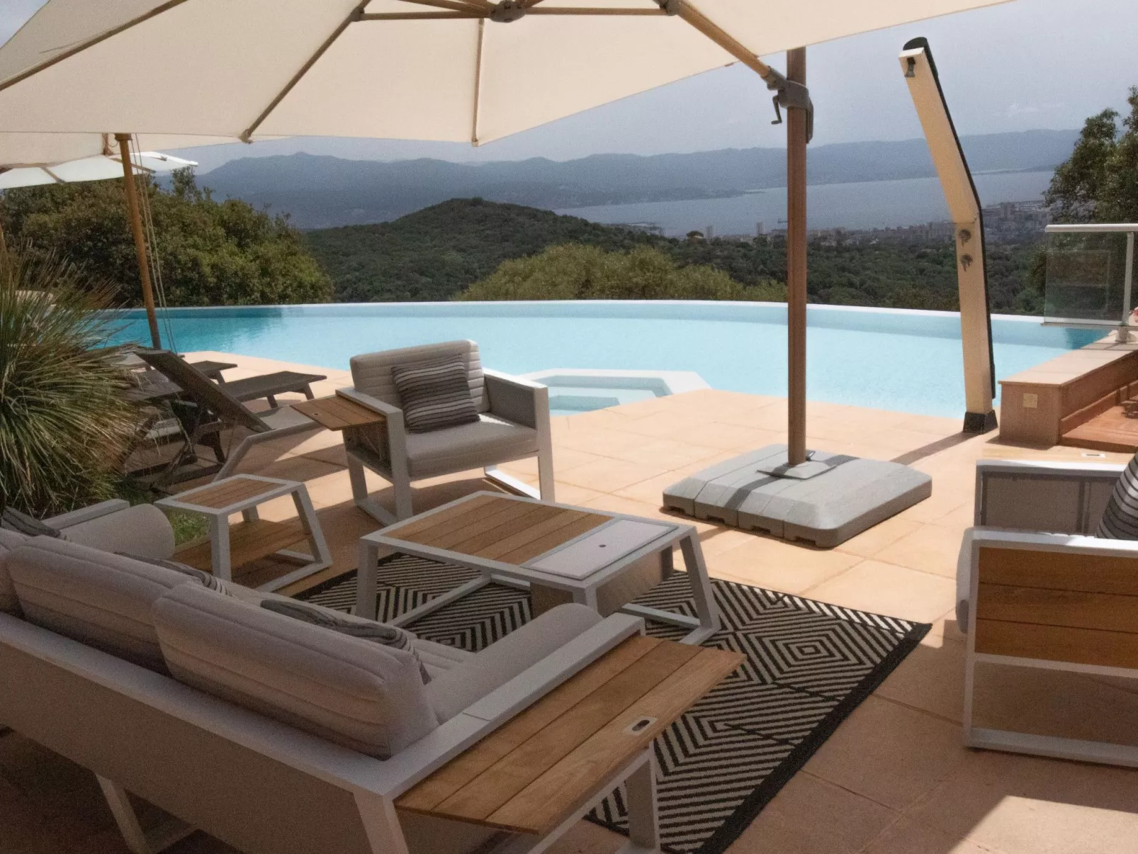 "La Capitelle" - Image-tags.info