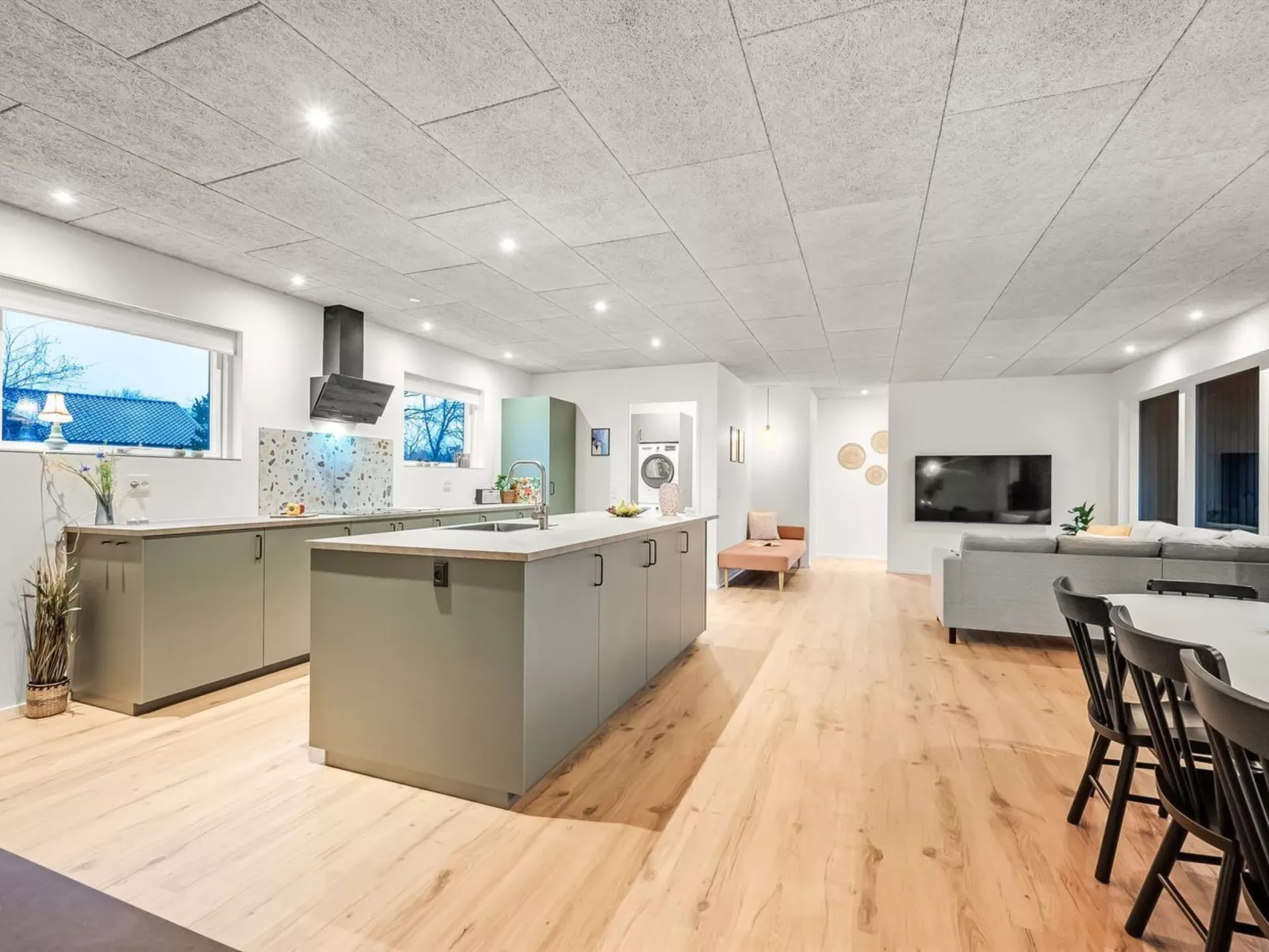 "Helina" - 250m to the fjord - Drinnen