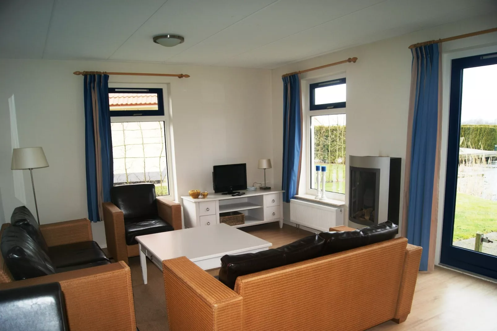 Vakantiepark Bergumermeer 6 - Living room
