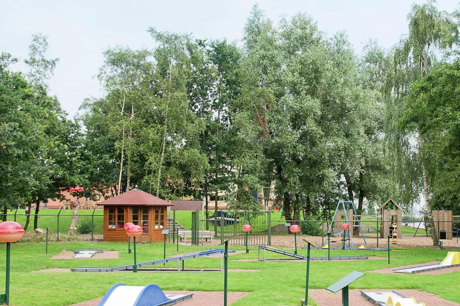 Vakantiepark Bergumermeer 10 - Park facilities