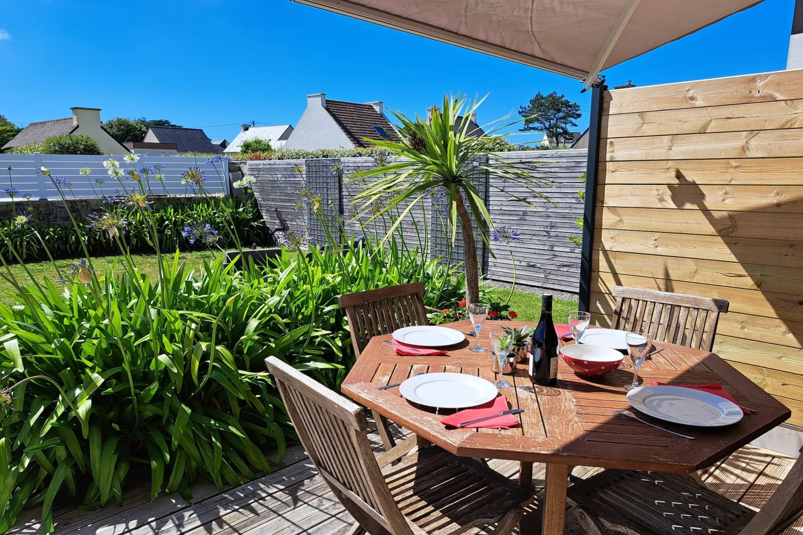 Ferienhaus Plounéour-Brignogan-Plages - Jardins en été