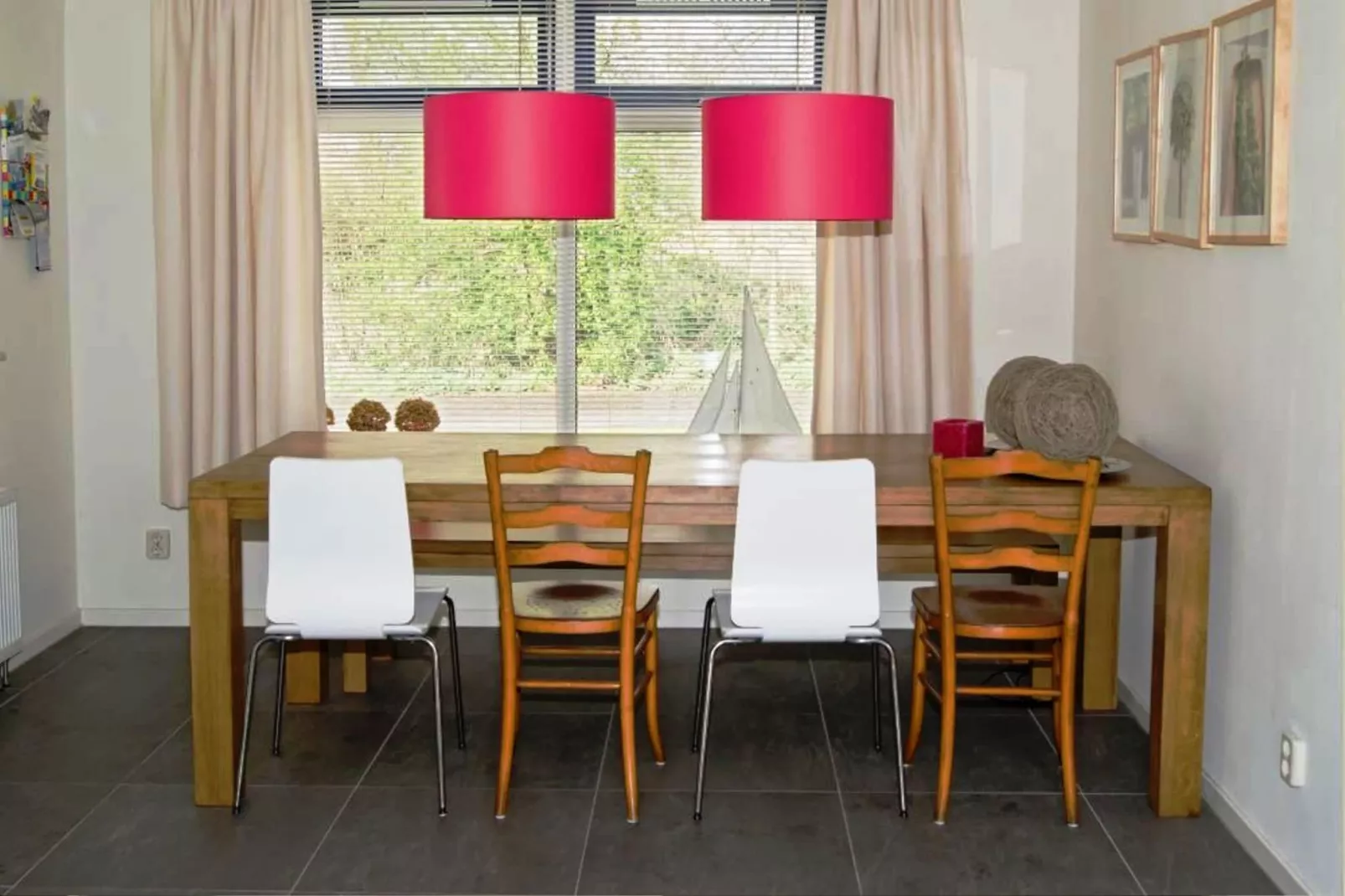 Vakantiepark Bergumermeer 6 - Dining room