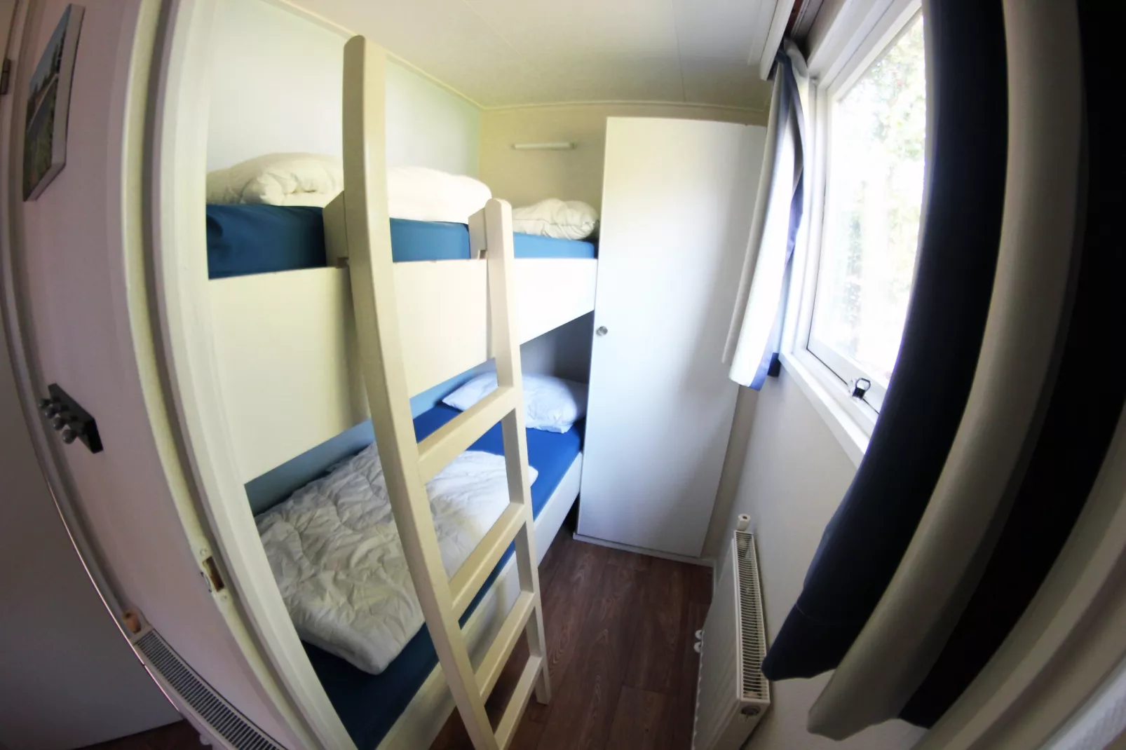 Vakantiepark Bergumermeer 8 - Schlafzimmer