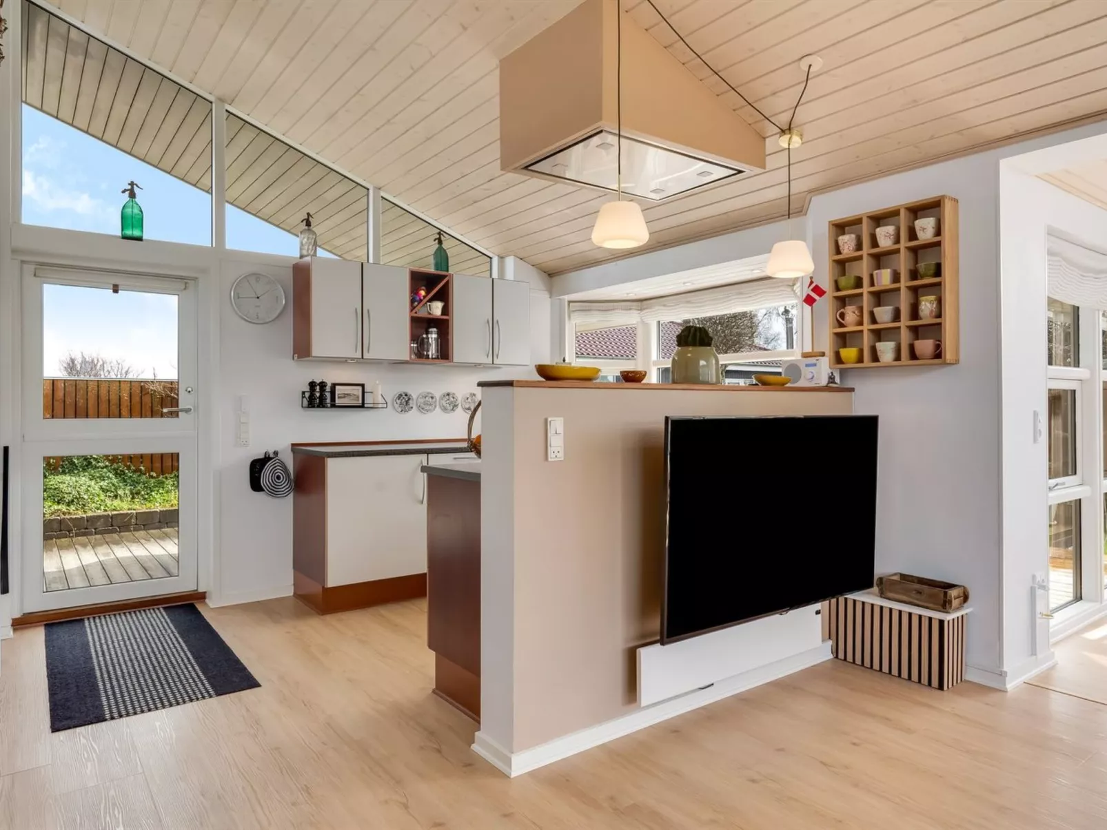 "Sjarlotte" - 100m from the sea - Drinnen