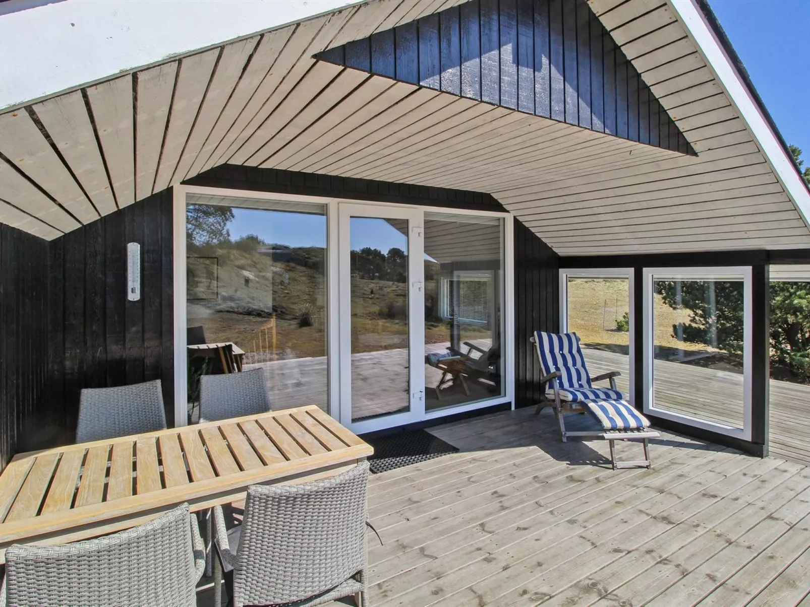 "Morlin" - 2km from the sea - Outside