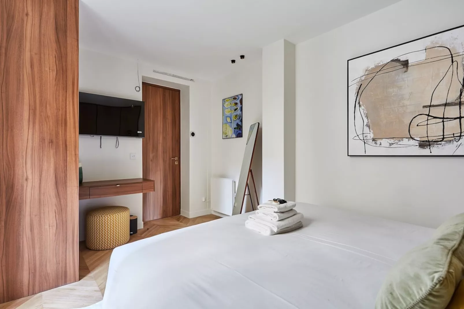 ECURIES 2 NEW - Untagged