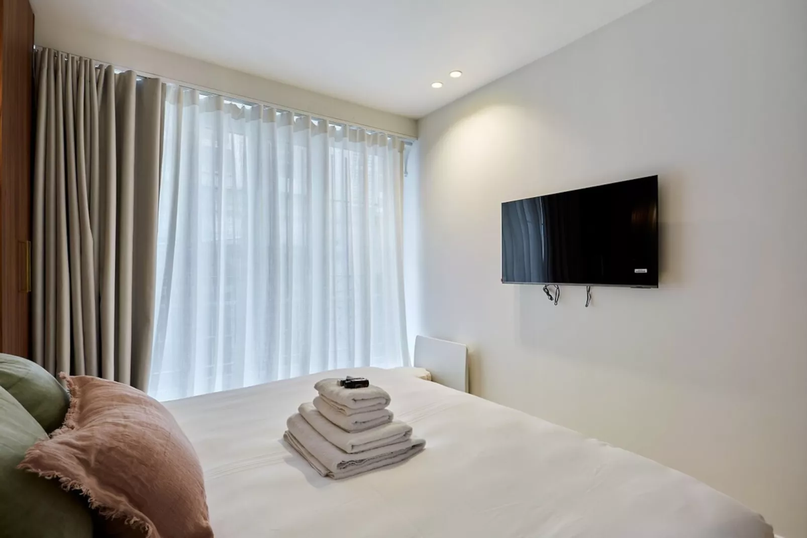 ECURIES 1 NEW - Untagged