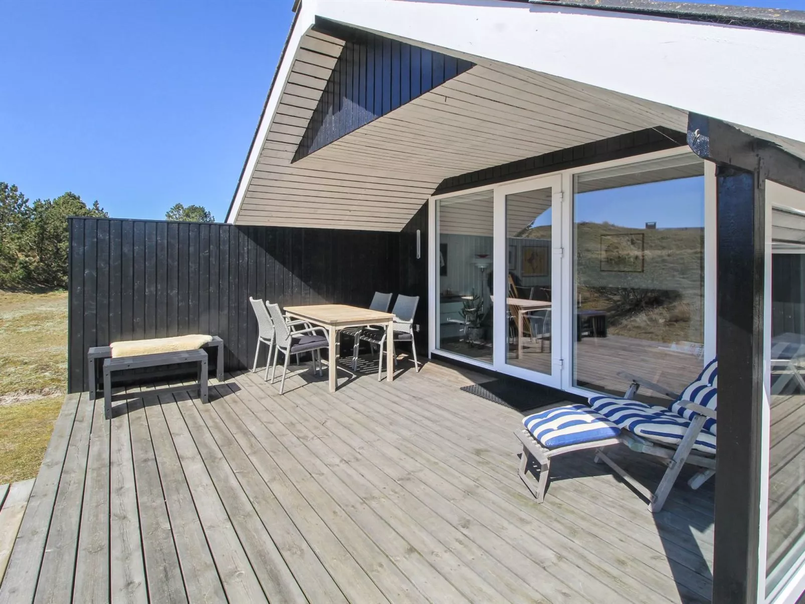 "Morlin" - 2km from the sea - Outside