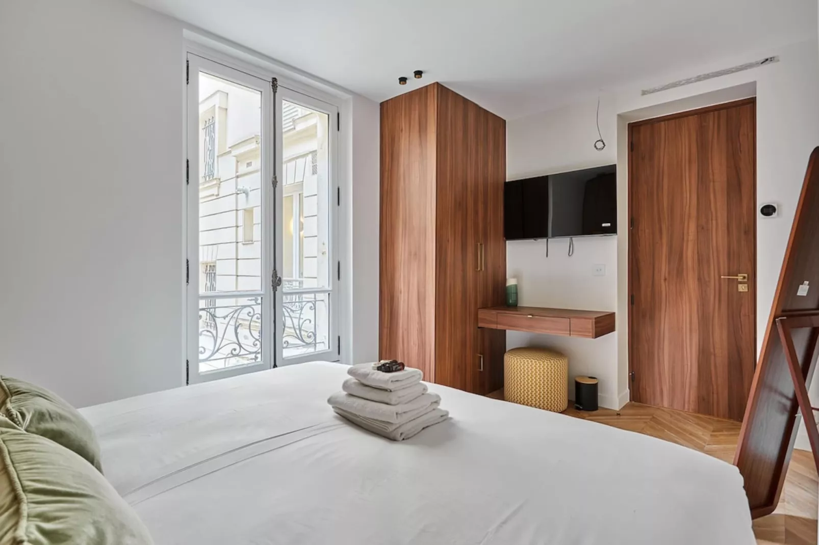 ECURIES 2 NEW - Untagged