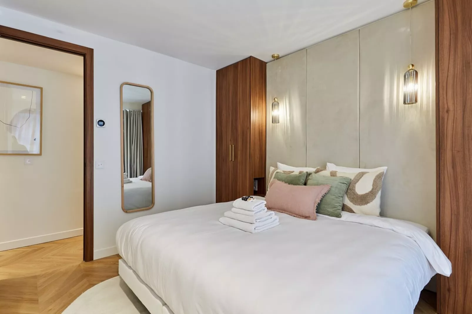 ECURIES 1 NEW - Untagged