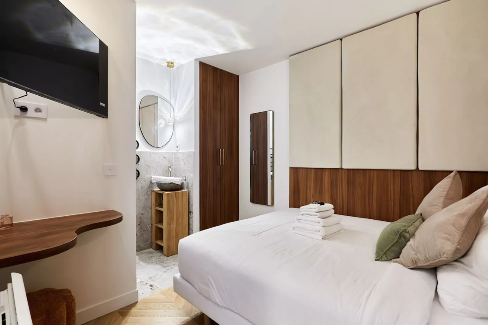 ECURIES 2 NEW - Untagged