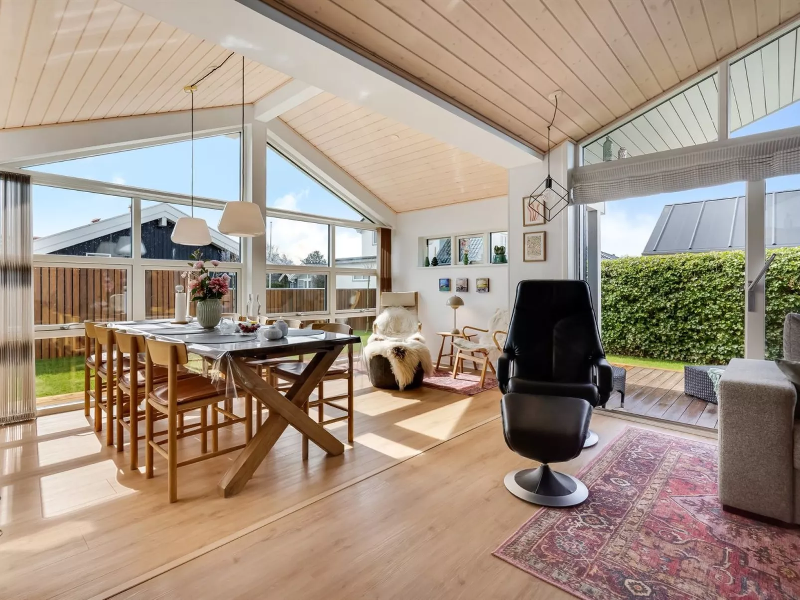"Sjarlotte" - 100m from the sea - Drinnen