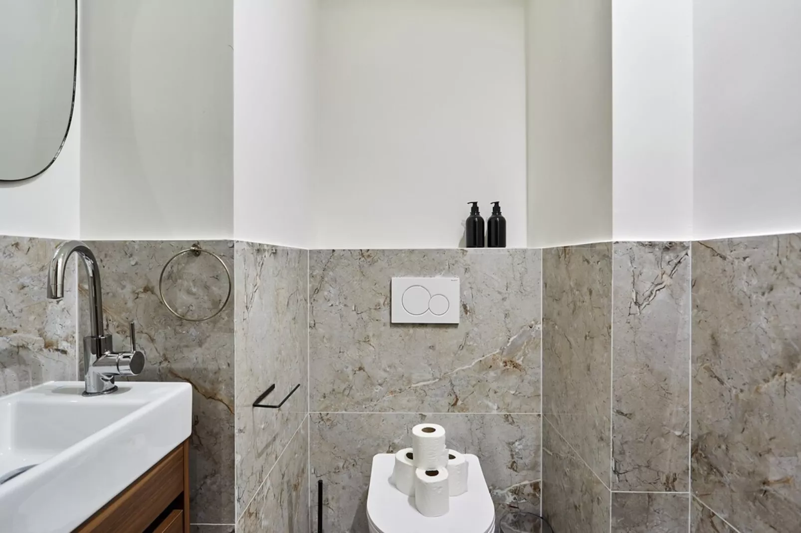 ECURIES 1 NEW - Untagged