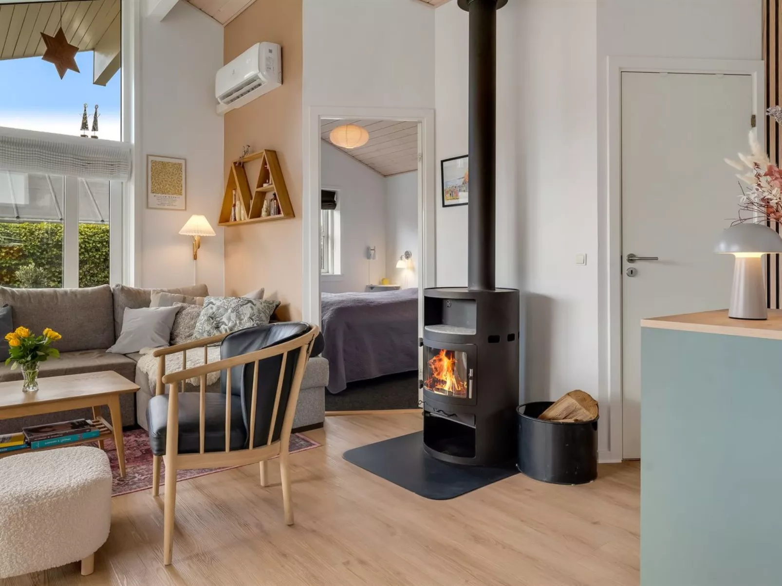 "Sjarlotte" - 100m from the sea - Drinnen