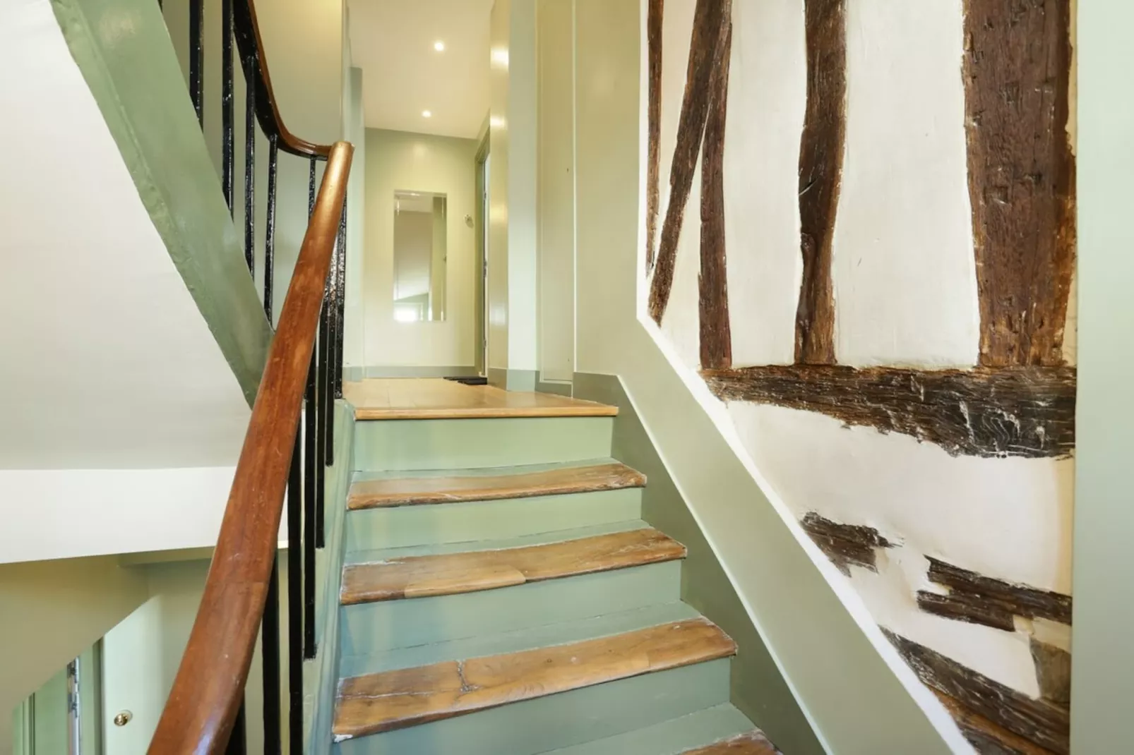 CHENIER 9 NEW - Untagged