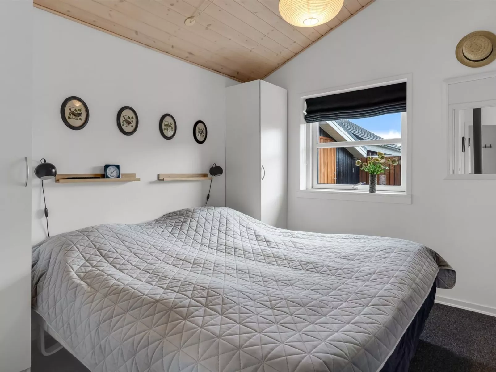 "Sjarlotte" - 100m from the sea - Drinnen