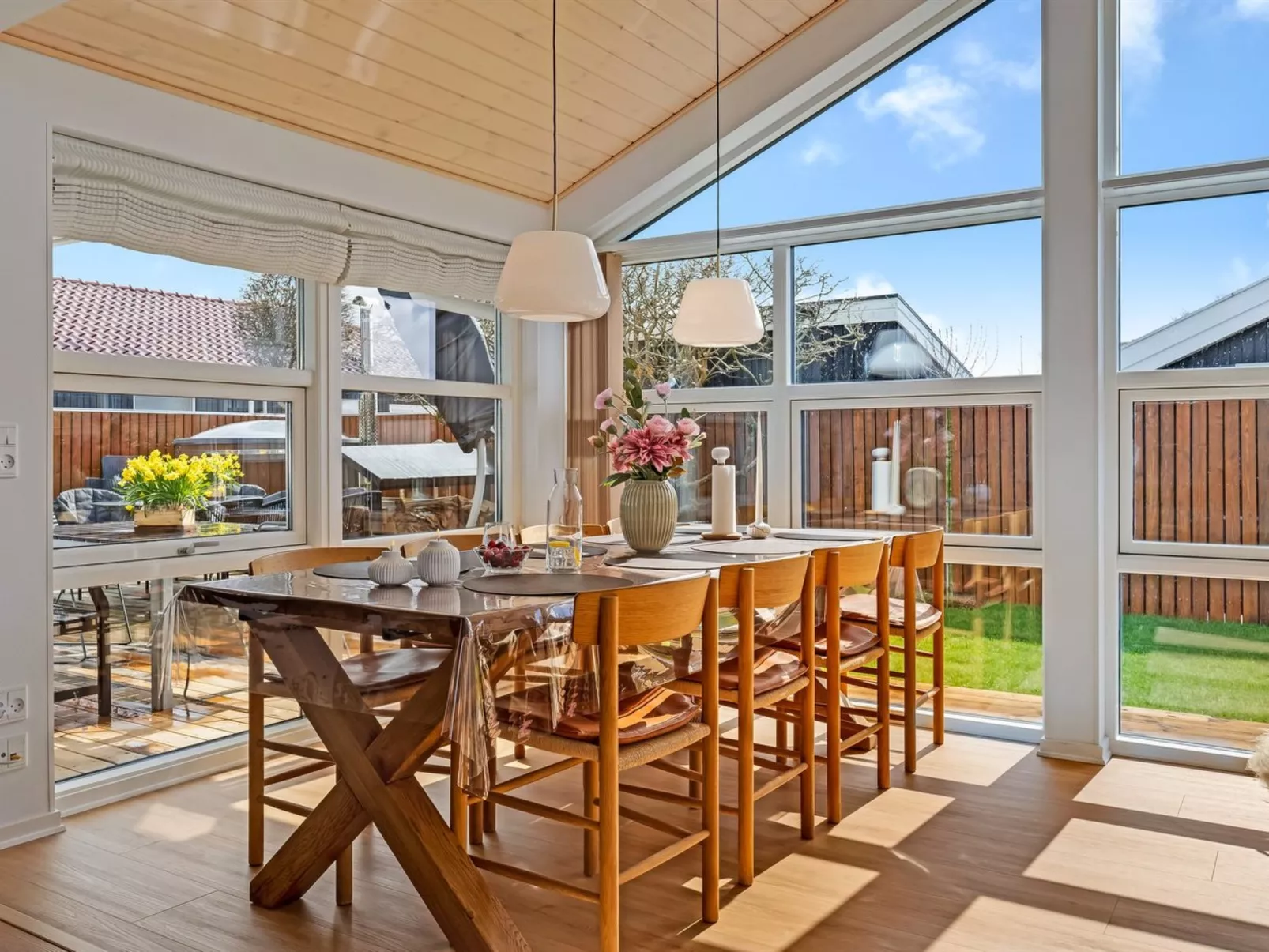 "Sjarlotte" - 100m from the sea - Drinnen
