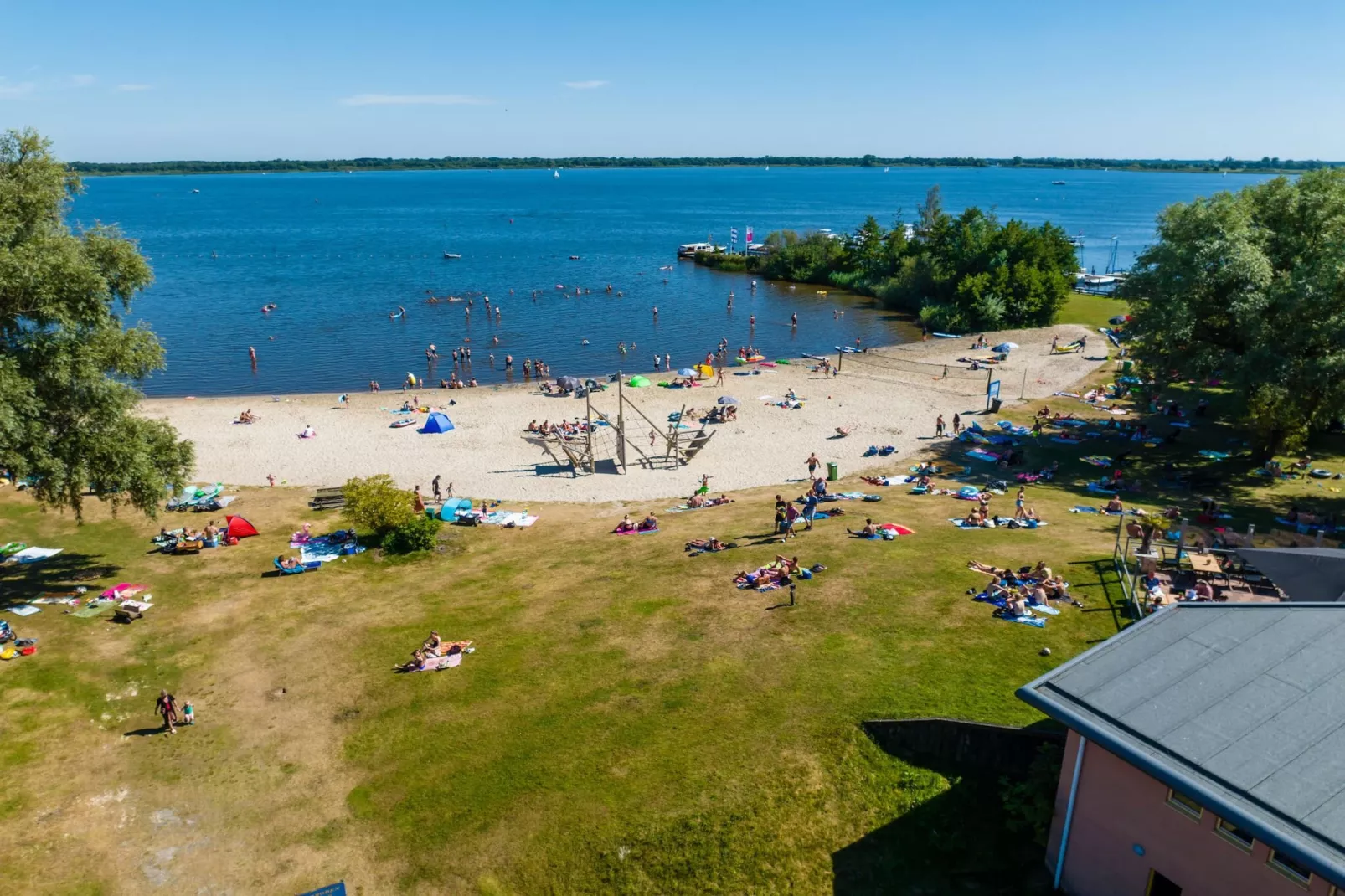 Vakantiepark Bergumermeer 6 - Park facilities