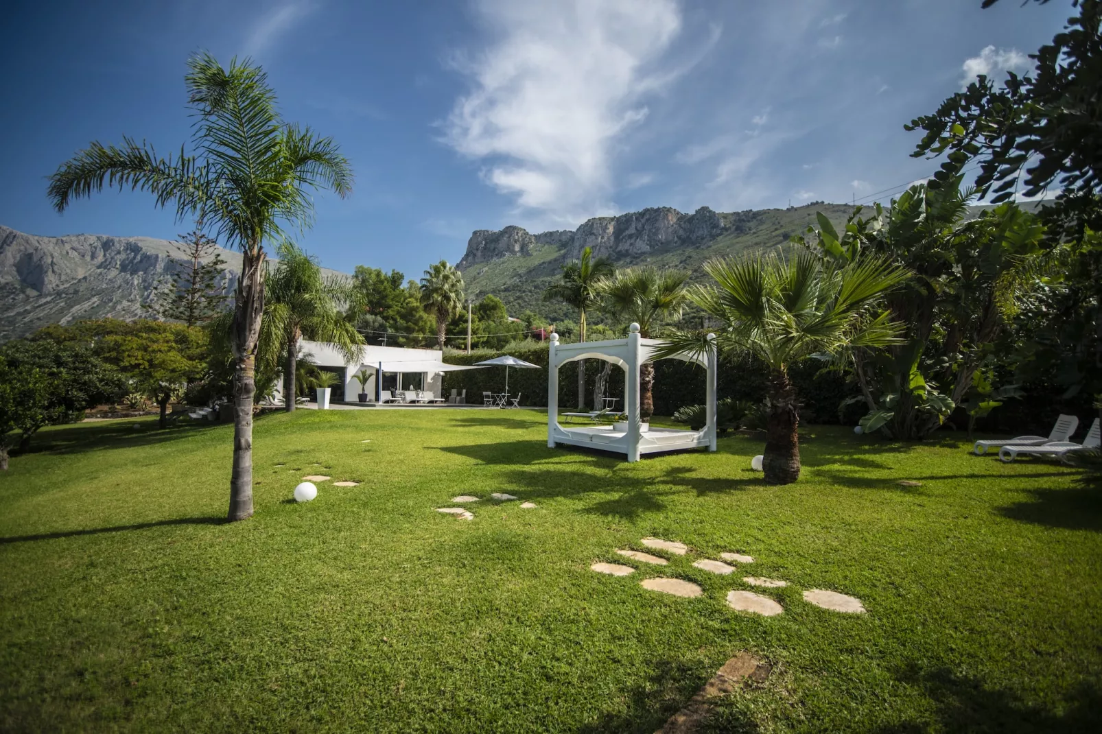 Re di Denari - Gardens in summer