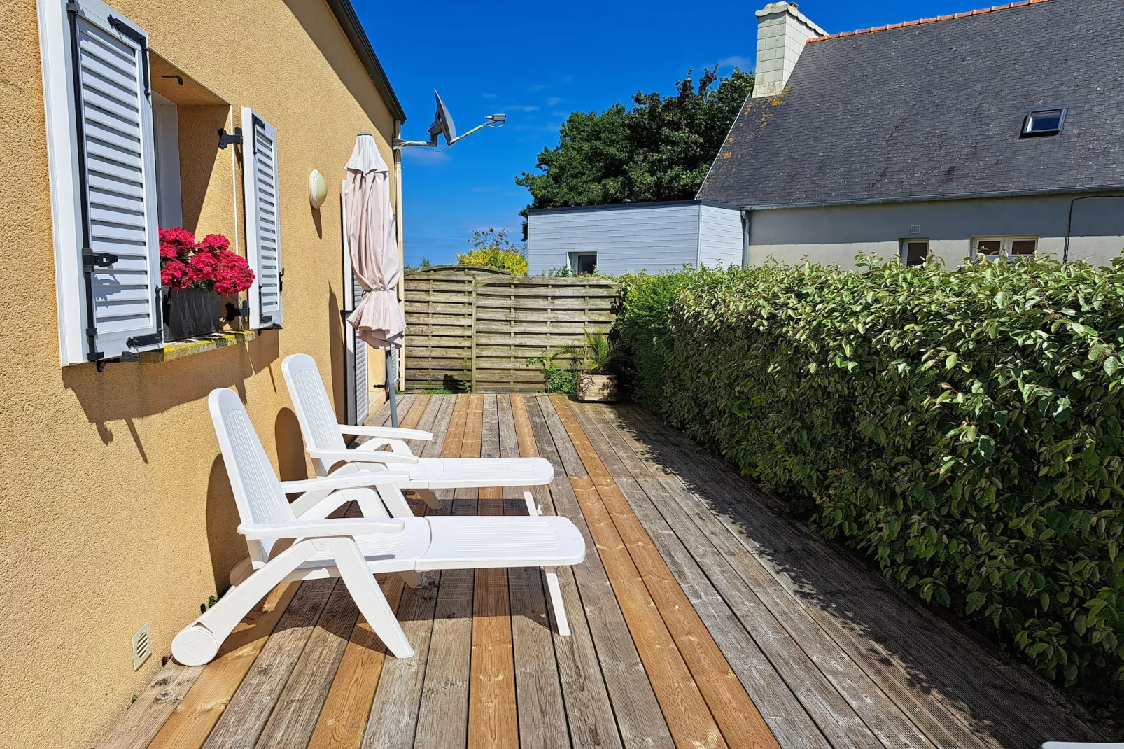 Ferienhaus Plounéour-Brignogan-Plages - Jardins en été