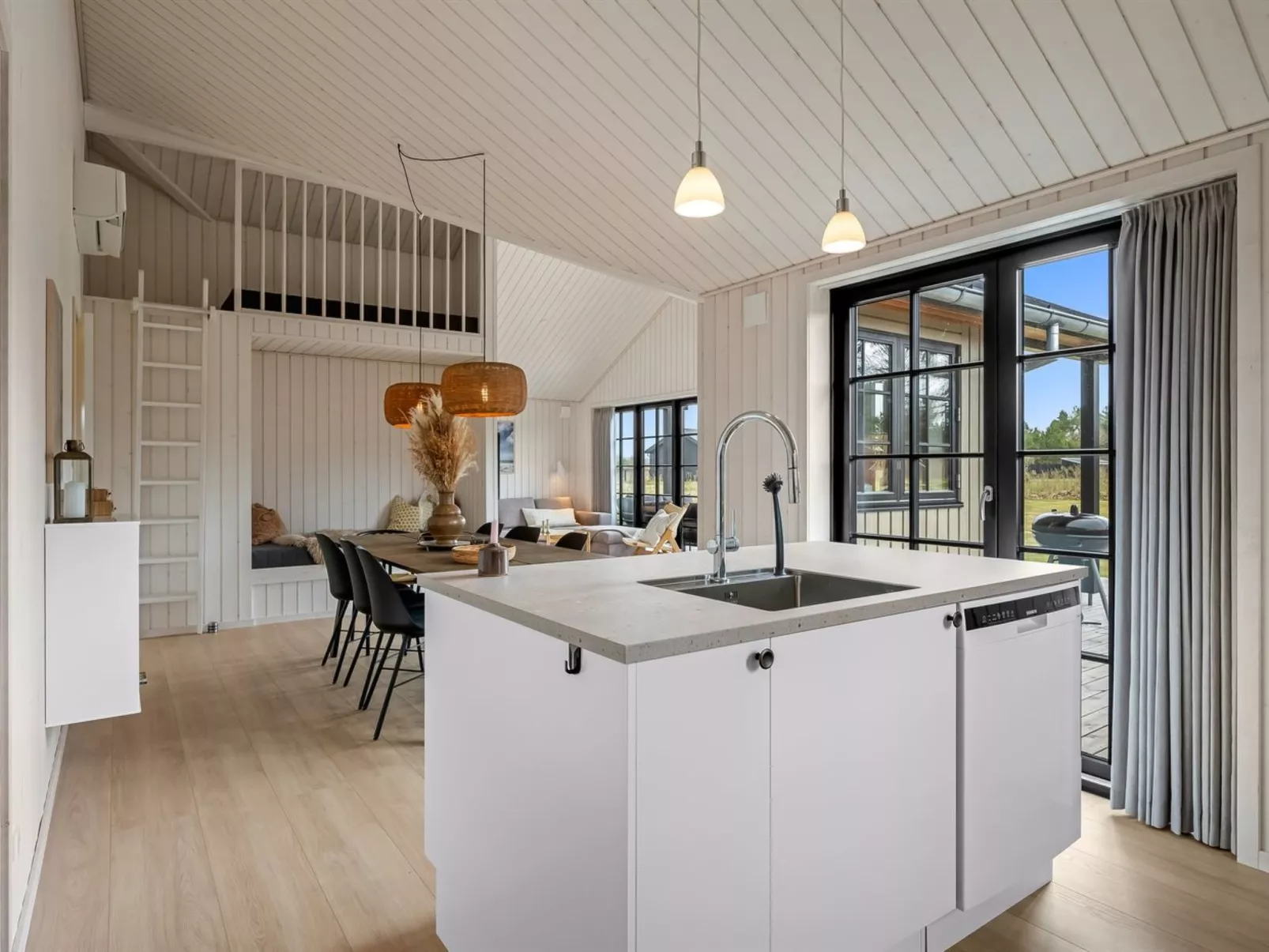 "Emin" - 2.8km from the sea - Drinnen