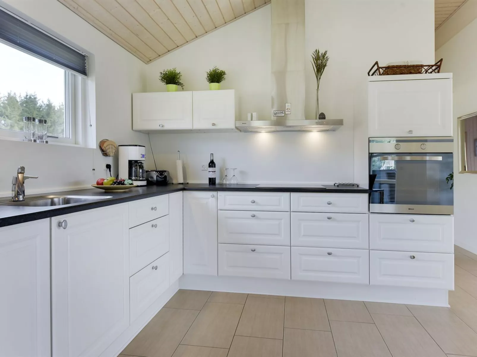 "Tessie" - 1.2km from the sea - Drinnen