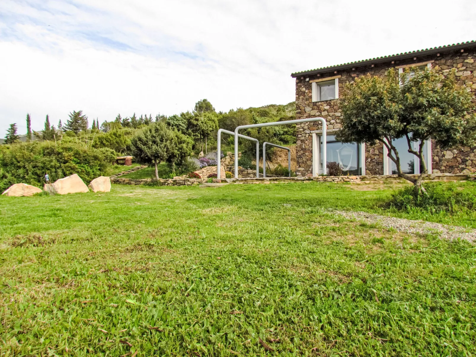Stone Cottage - Outside