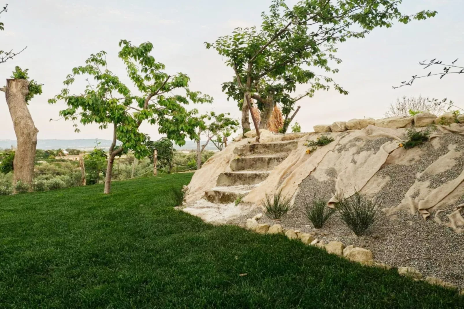 JATU RETREAT - Garten Sommer