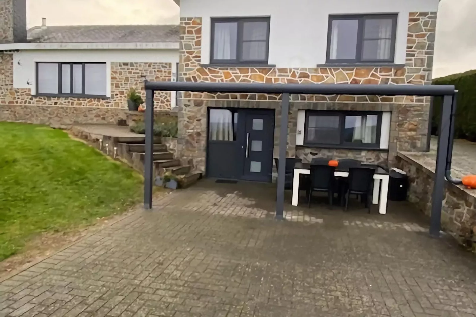 Très belle habitation à Lierneux pour 8 adultes-Extérieur été