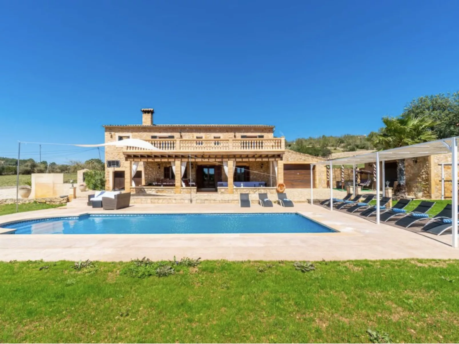 VILLA LORENZO MANACOR by PriorityVillas